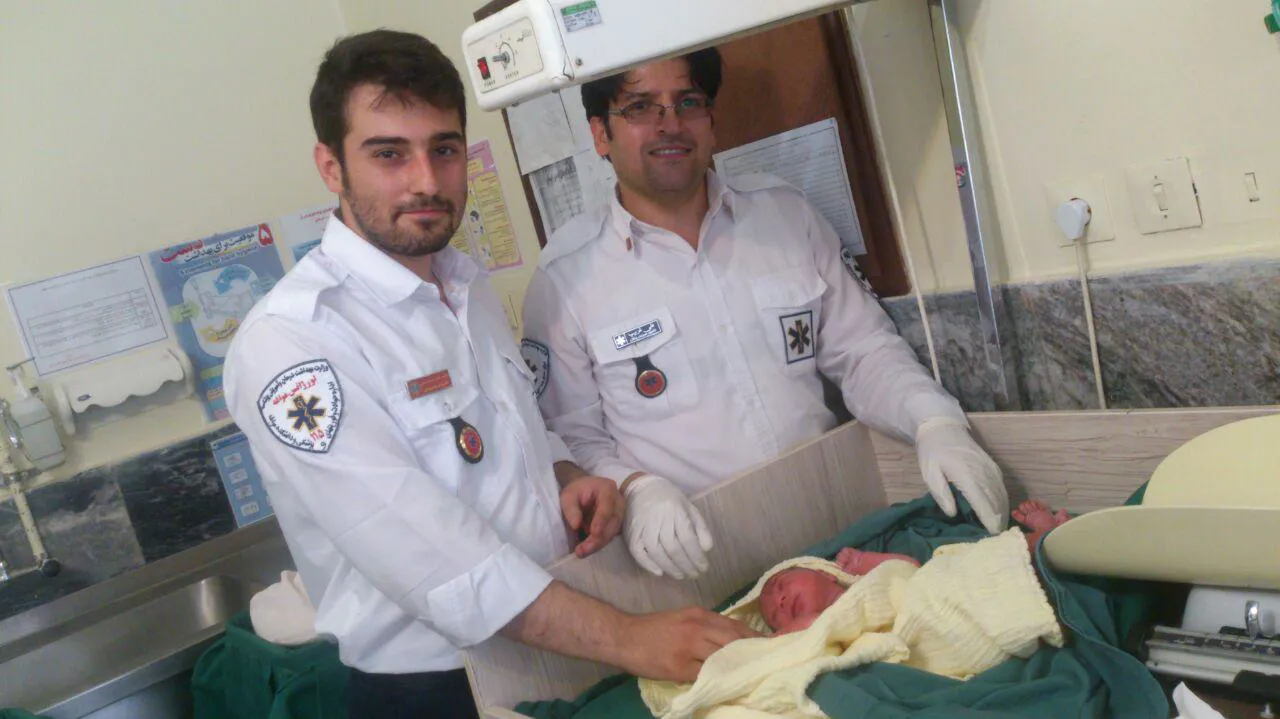 نوزاد عجول خانواده اش را غافلگیر کرد .
